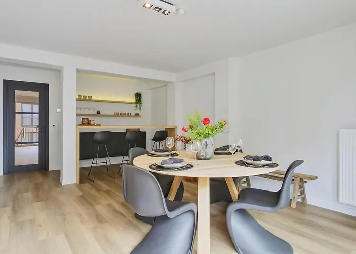 Huswell - Stunning Modern Apartment With Terrace And Parking